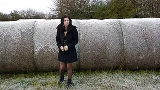 Брюнетка в захваті домашне секс відео від сексу з дядьком.