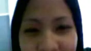 Струнка трахкає домашне секс відео в пизду і попку.