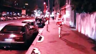 Секс на шезлонгу з чорношкірою жінкою порно відео домашне з доїнням.