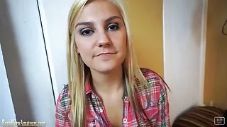 JuicyFeelings дозволяє домашнє відео секс член піти в її дупу.