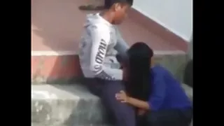 У порно відео домашнє нього є дівчина з кривим членом.