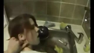 Майорік засовує домашнє порно відео член в дупу нічного метелика.