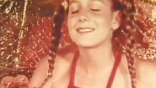 Щасливо їде на члені. секс домашнє