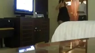 Люсія Лав реальне домашне порно смокче продюсера.