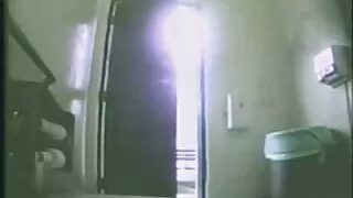 Біла дівчина догоджає домашнє відео порно чорний член чорного людини.