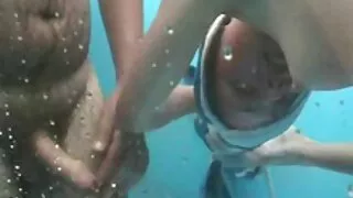 Чорна домашнє порно фото жінка тягне свою чорну кицьку на член пікапа.